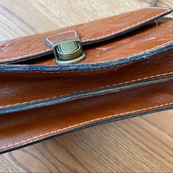 Patricia Nash brown leather embossed crossbody bag - Picture 3 of 7